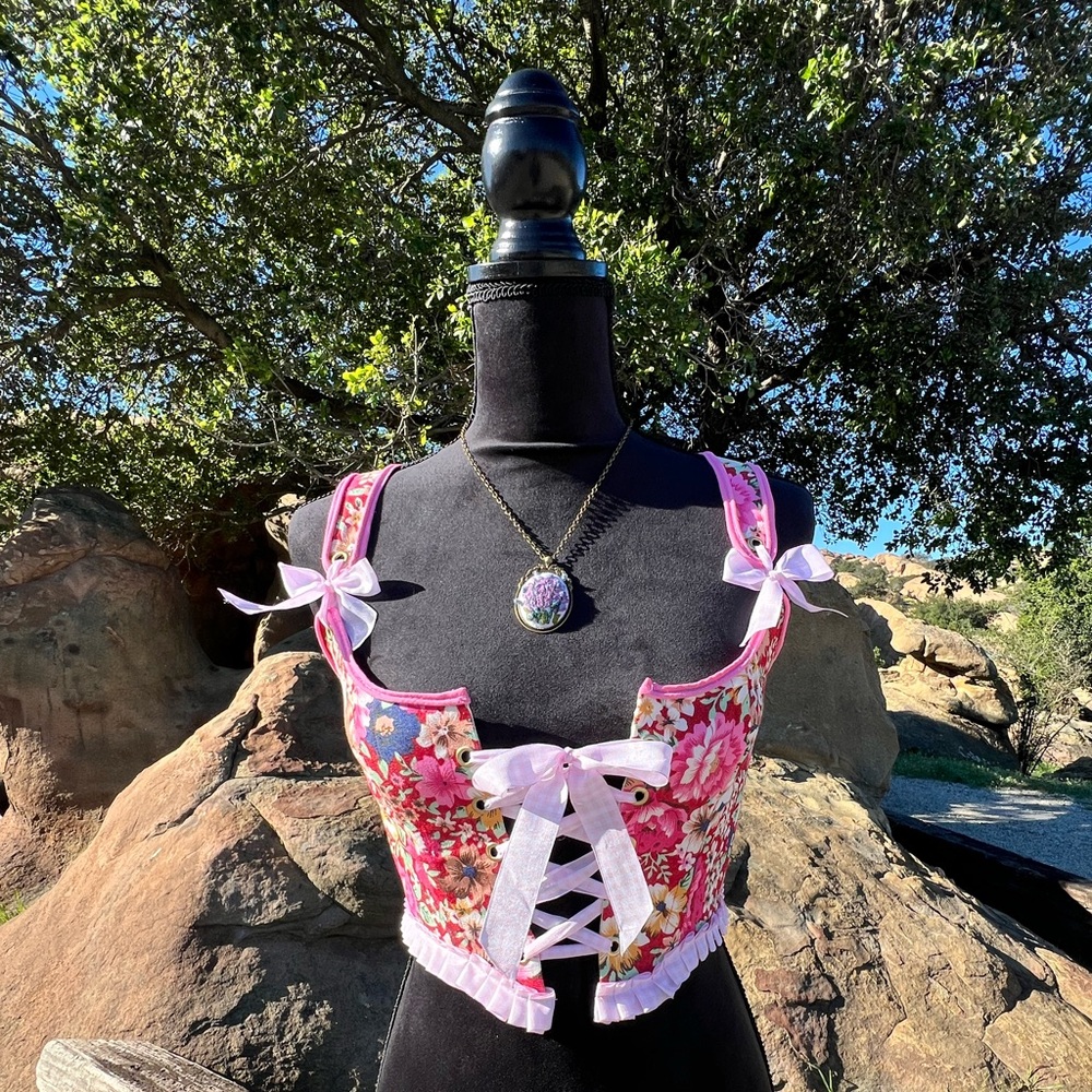 🪻Hand Embroidered Vintage-Inspired Purple Floral Pendant Necklace